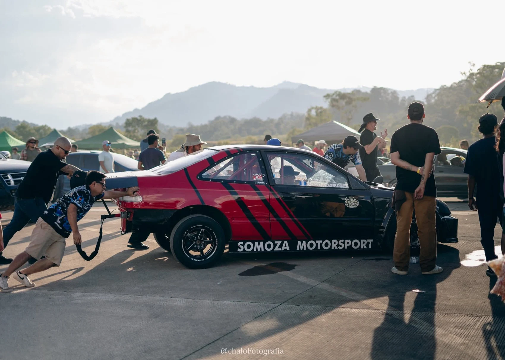 Carro Somoza en un evento de drag