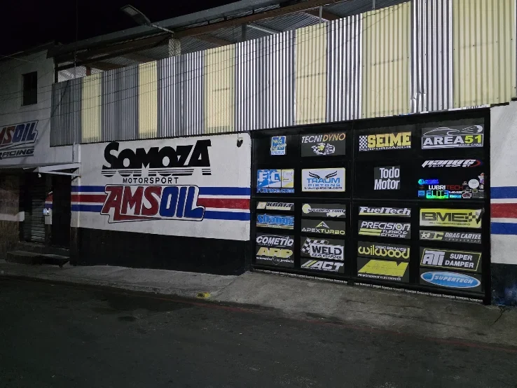 Fachada del taller Somoza Motorsport